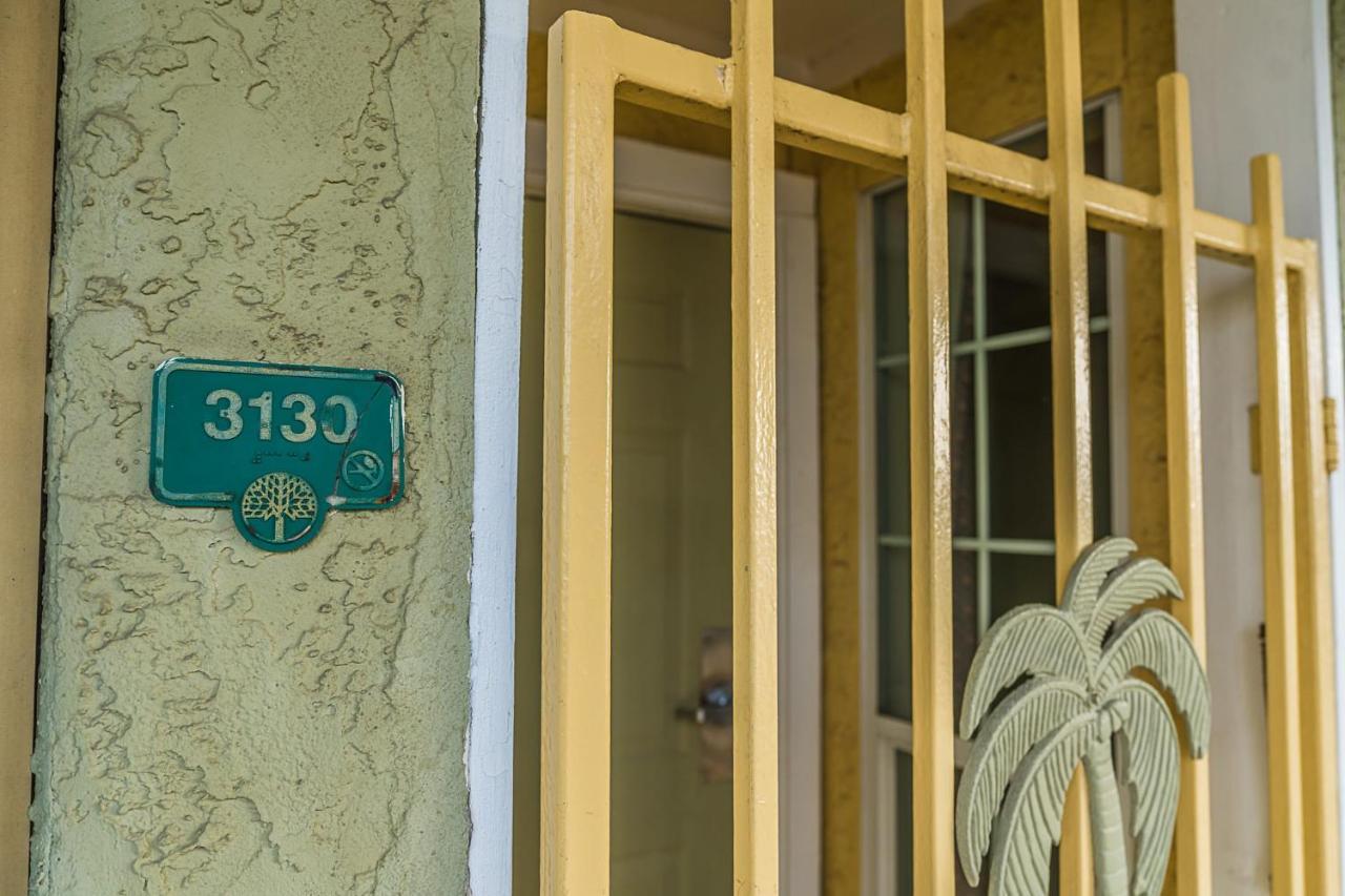 Beachside Bungalow With 2 Pools Hotel Galveston Exterior photo